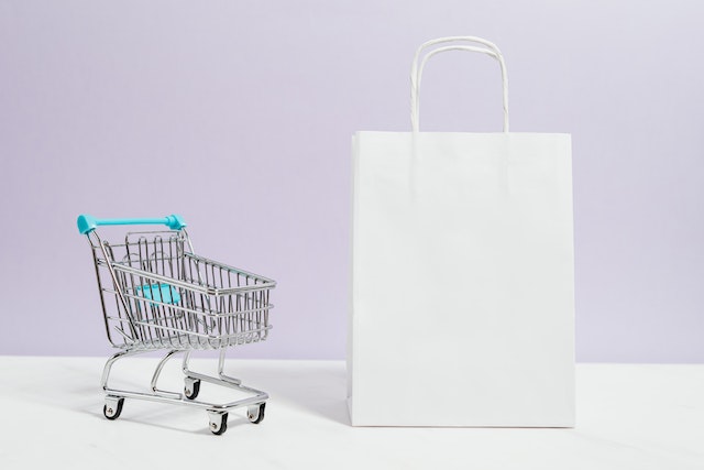 8 Trends Redefining The eCommerce Landscape In 2023