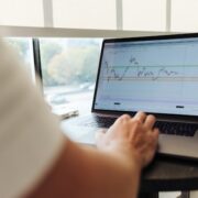 Tech and Money: Why Gen Z Prefers Screens Over Advisors