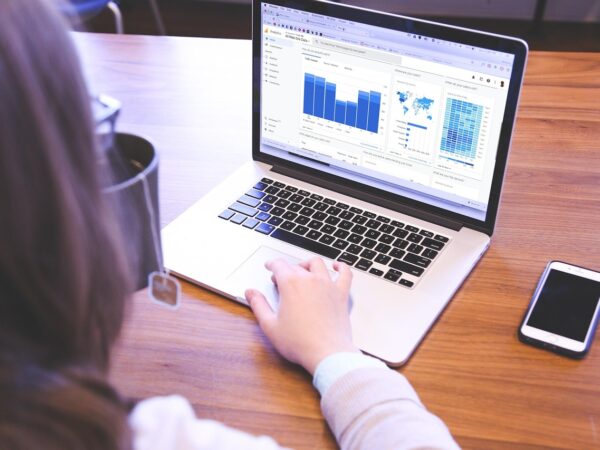 The Hybrid SEO Workflow: Combining AI Efficiency with Human Authority